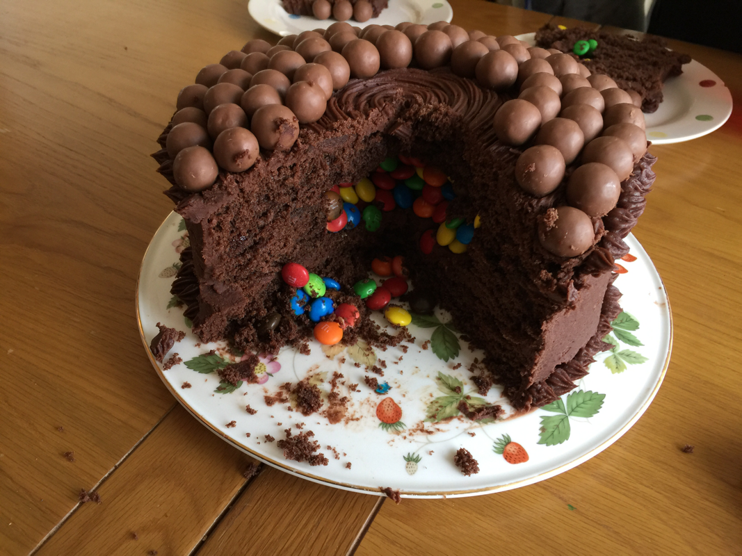 Chocolate piñata cake - It's my small world
